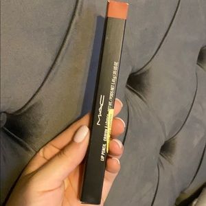 MAC Whirl Lip Liner